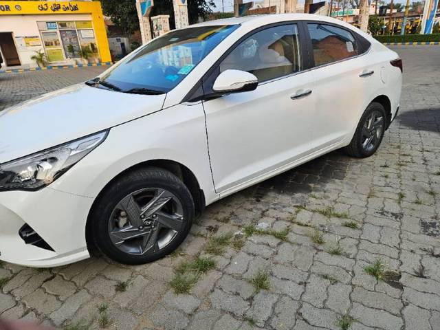 https://images10.gaadi.com/usedcar_image/3591840/original/processed_04c7e955-8a31-4830-b6d8-b0745e3ad7db.jpg?imwidth=6400