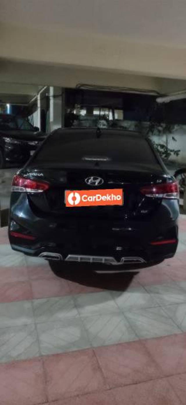 https://images10.gaadi.com/usedcar_image/3591922/original/processed_2df2a8e0-fec4-4946-ab6c-e6ac3d4476c5.JPEG?imwidth=6402