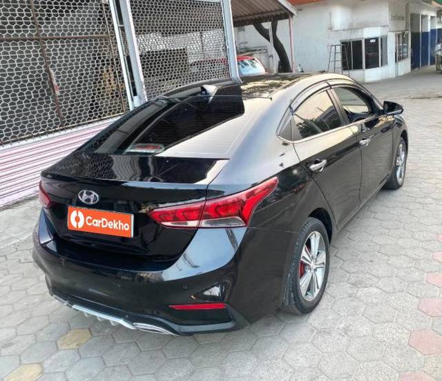 https://images10.gaadi.com/usedcar_image/3591922/original/processed_486dd27d-a185-4309-ad5e-dc319c8b9c6f.JPEG?imwidth=6401