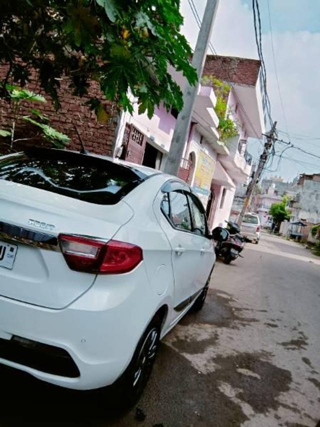 https://images10.gaadi.com/usedcar_image/3591953/original/processed_1c6aa5a7-75ec-4957-9f1b-d873c43e2dc9.jpg?imwidth=6402