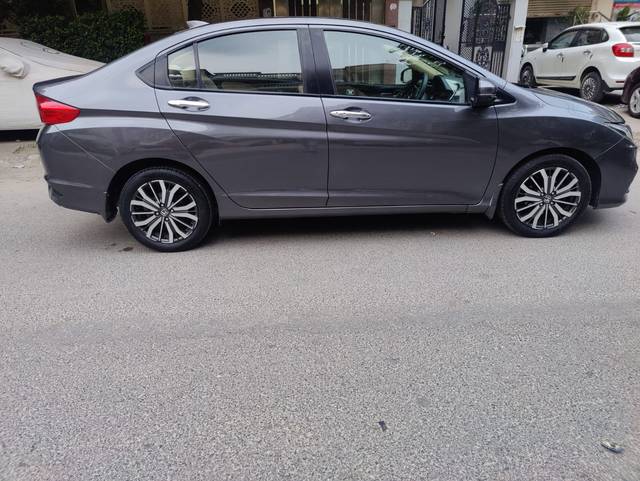 https://images10.gaadi.com/usedcar_image/3592107/original/img2878133__used_car_2878133_1695726596.jpg?imwidth=6401