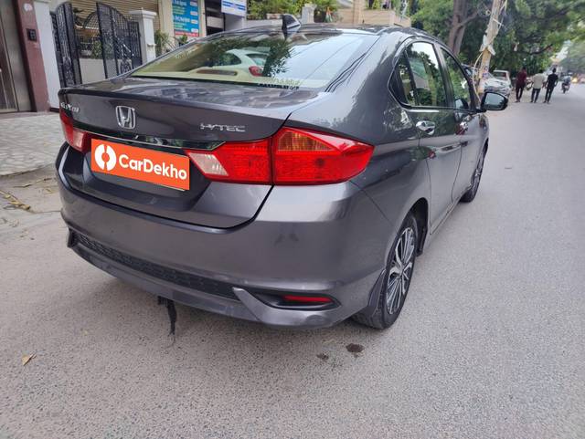 https://images10.gaadi.com/usedcar_image/3592107/original/processed_img2878133__used_car_2878133_1695726588.jpg?imwidth=6402