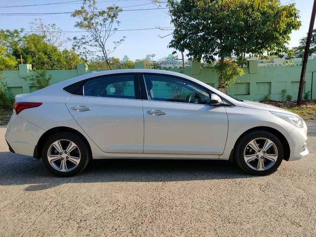 https://images10.gaadi.com/usedcar_image/3592118/original/img2878141__used_car_2878141_1695726715.jpg?imwidth=6402