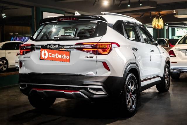 https://images10.gaadi.com/usedcar_image/3592223/original/processed_usedcar_8d7ce098_9d2b_4836_9ee4_e442d92c913b_6131695729891_1695729909.jpeg?imwidth=6402