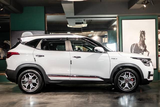 https://images10.gaadi.com/usedcar_image/3592223/original/processed_usedcar_c710e9dc_9f00_489f_904e_e35dee1ee726_6131695729891_1695729909.jpeg?imwidth=6401