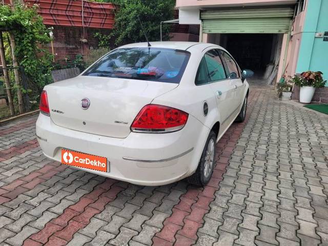 https://images10.gaadi.com/usedcar_image/3592422/original/processed_8b31210c-3dd0-4ad8-b401-714ccd0ce25a.jpg?imwidth=6402