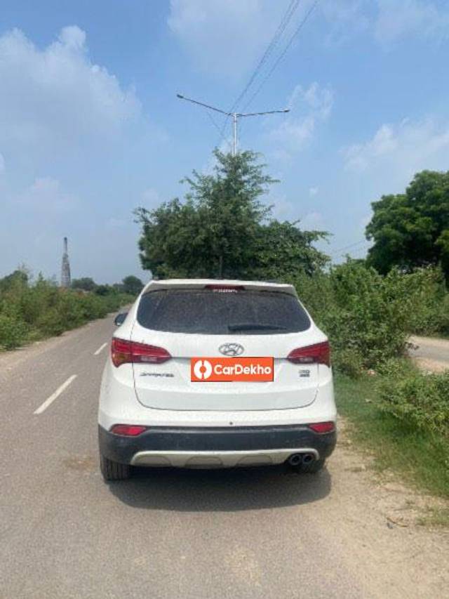 https://images10.gaadi.com/usedcar_image/3592612/original/processed_561cbcd3-b852-424e-986e-c7b9c3d80caa.jpeg?imwidth=6402