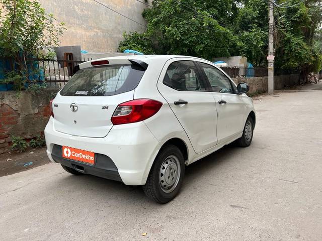 https://images10.gaadi.com/usedcar_image/3592652/original/processed_img2878368__used_car_2878368_1695748015.jpg?imwidth=6401