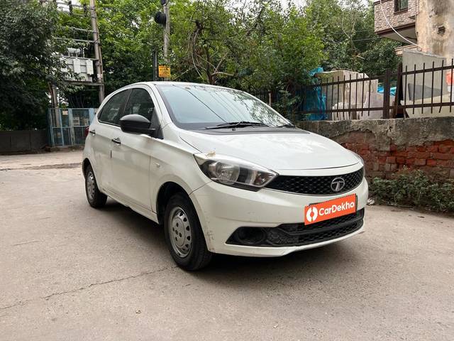 https://images10.gaadi.com/usedcar_image/3592652/original/processed_img2878368__used_car_2878368_1695748018.jpg?imwidth=6400