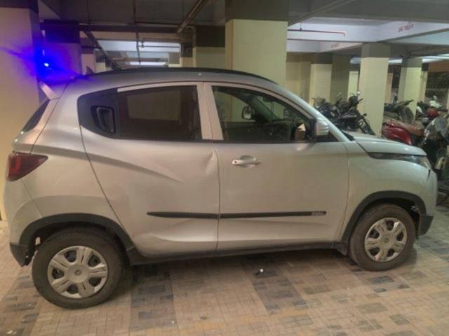 https://images10.gaadi.com/usedcar_image/3592685/original/processed_c145a1bc-8c7d-41c1-bd09-fa2d9f68847f.jpeg?imwidth=6400