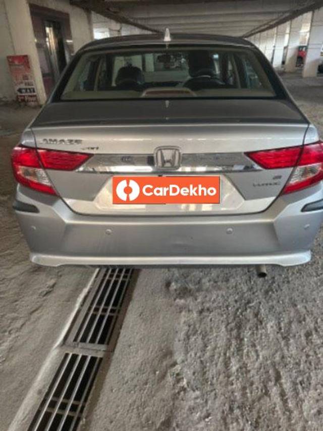 https://images10.gaadi.com/usedcar_image/3592820/original/processed_1548b1ee-6515-401a-b33e-94ee91dd3929.jpg?imwidth=6401