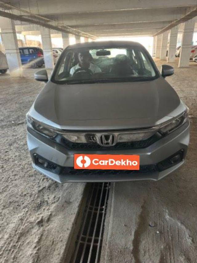 https://images10.gaadi.com/usedcar_image/3592820/original/processed_90198de5-4001-4417-bb42-4b1c85f07d52.jpeg?imwidth=6400