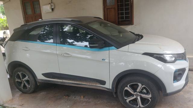 https://images10.gaadi.com/usedcar_image/3592992/original/processed_1ea8e167-87d8-4cf7-91d2-e7e4bfbf84ea.jpeg?imwidth=6400