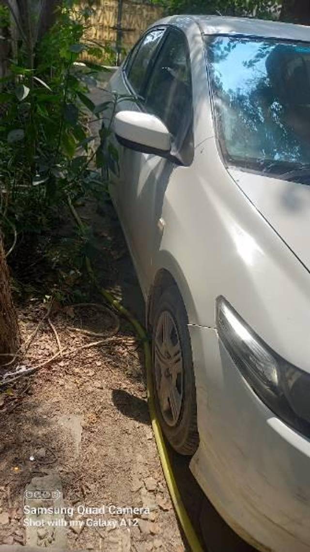 https://images10.gaadi.com/usedcar_image/3593052/original/processed_1fe685b0-3a91-40c8-9da0-f7ee11101ea4.jpg?imwidth=6402