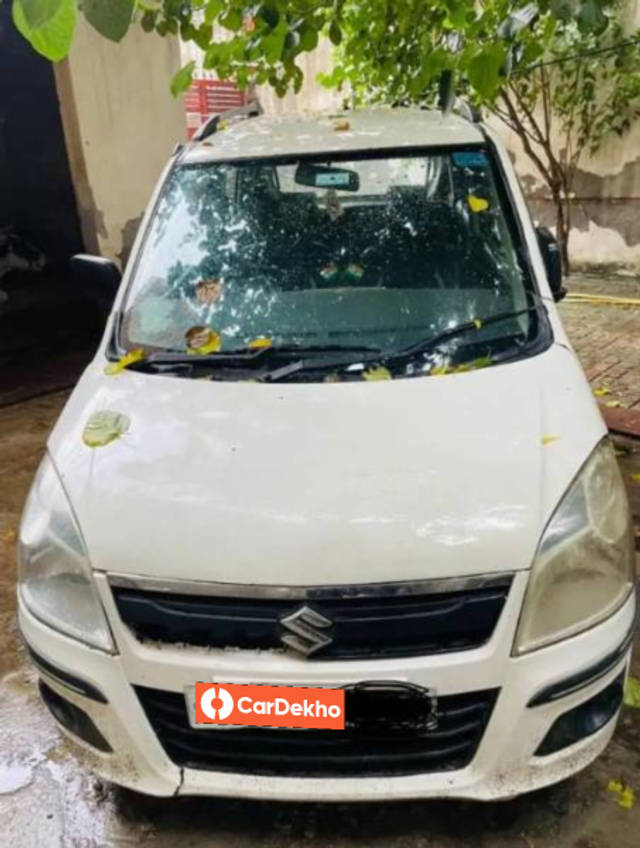 https://images10.gaadi.com/usedcar_image/3593243/original/processed_b8c3aefd-6845-492d-82fd-b912a85769cd.png?imwidth=6400