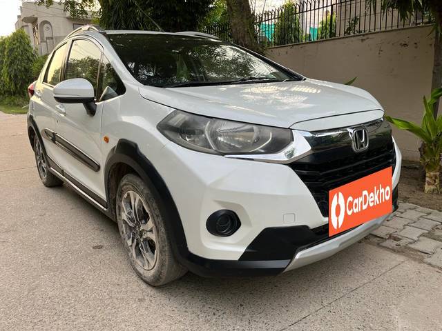 https://images10.gaadi.com/usedcar_image/3593247/original/processed_img2878619__used_car_2878619_1695797207.jpg?imwidth=6401