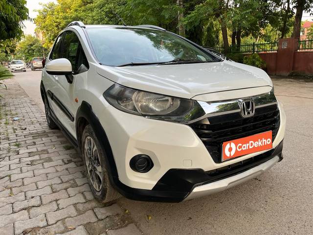 https://images10.gaadi.com/usedcar_image/3593247/original/processed_img2878619__used_car_2878619_1695797208.jpg?imwidth=6400