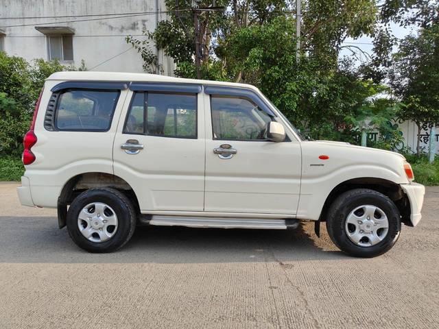 https://images10.gaadi.com/usedcar_image/3593504/original/processed_img2878783__used_car_2878783_1695804399.jpg?imwidth=6401