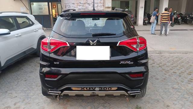 https://images10.gaadi.com/usedcar_image/3593577/original/processed_dcfe8ad2-c984-45f7-ba32-ba90190ce503.jpg?imwidth=6402