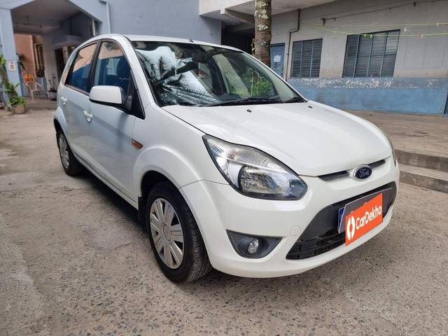 https://images10.gaadi.com/usedcar_image/3593592/original/processed_img2878832__used_car_2878832_1695807279.jpg?imwidth=6400