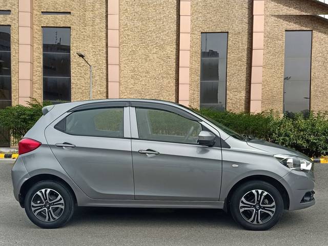 https://images10.gaadi.com/usedcar_image/3593688/original/img2878884__used_car_2878884_1695810032.jpg?imwidth=6401