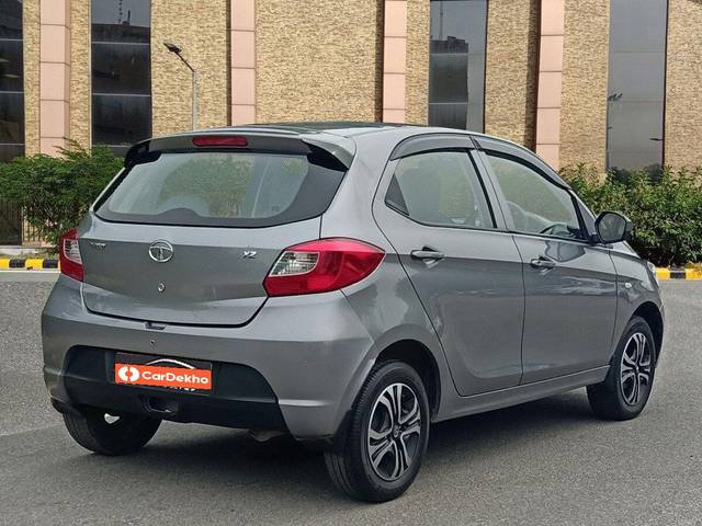 https://images10.gaadi.com/usedcar_image/3593688/original/processed_img2878884__used_car_2878884_1695810056.jpg?imwidth=6402