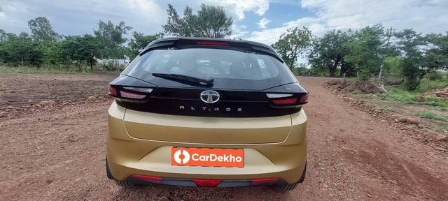 https://images10.gaadi.com/usedcar_image/3594122/original/processed_ffde0c4d-164c-4a75-a8a0-1da6adf47bc9.jpg?imwidth=6402