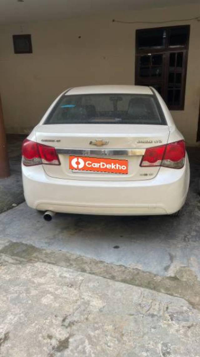 https://images10.gaadi.com/usedcar_image/3594361/original/processed_4ee4f5c4-e023-4ca9-90c8-927dc74cd729.jpg?imwidth=6401