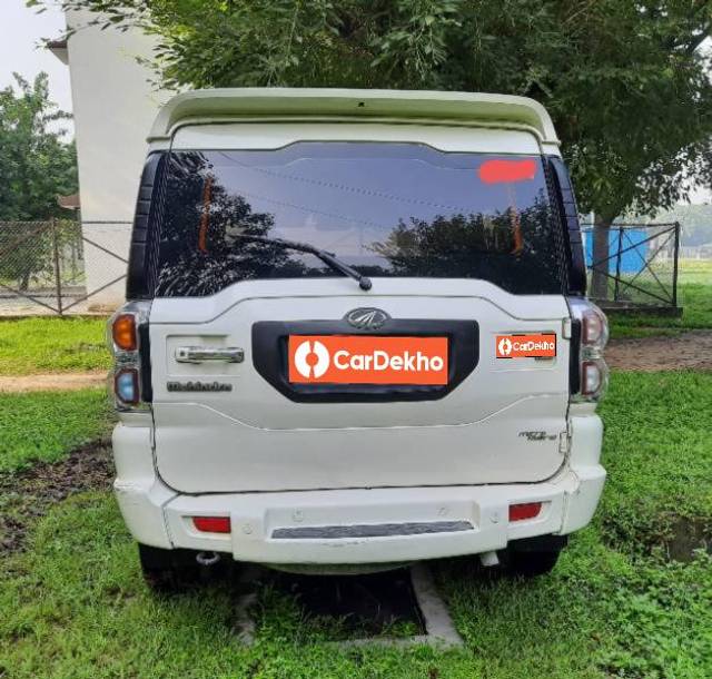https://images10.gaadi.com/usedcar_image/3594392/original/processed_e15a5717-e1d6-453a-b528-ecf067121a91.jpg?imwidth=6402