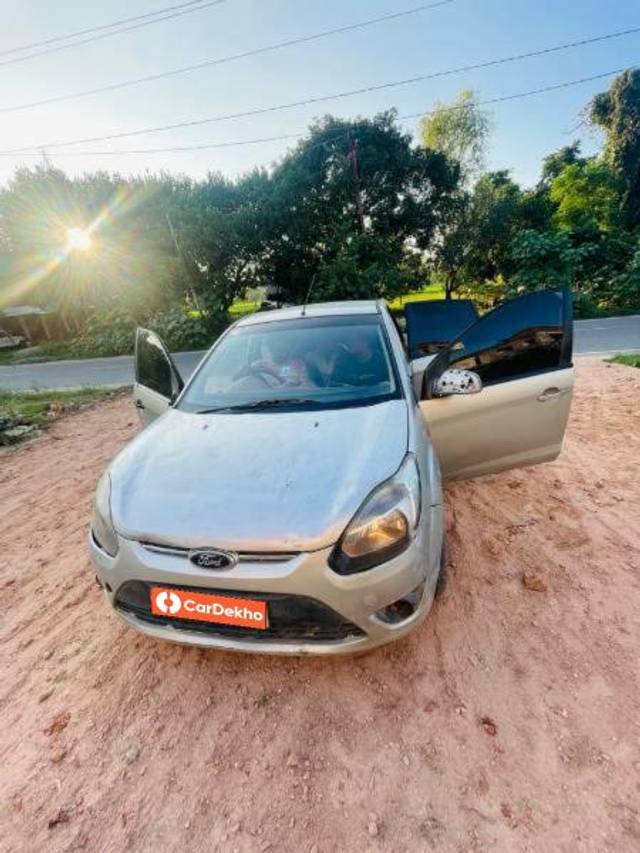 https://images10.gaadi.com/usedcar_image/3594405/original/processed_e4ea1970-d31b-4f9c-8f08-006e7fdd2bee.jpg?imwidth=6401