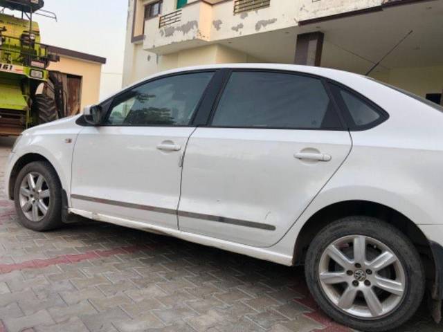 https://images10.gaadi.com/usedcar_image/3594421/original/processed_7dfa57ea-0910-41e4-a75d-4877fff9b371.jpeg?imwidth=6401
