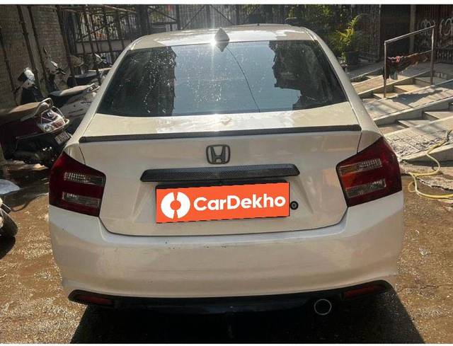 https://images10.gaadi.com/usedcar_image/3594430/original/processed_5ae591be-18e5-4aba-af3d-179225553c86.jpeg?imwidth=6401