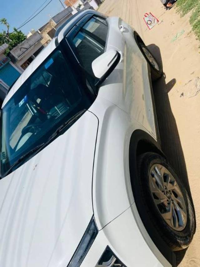 https://images10.gaadi.com/usedcar_image/3594691/original/processed_995b88b6-df1c-41e6-858c-1117eb1c23c6.jpg?imwidth=6402