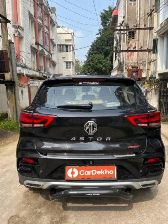 https://images10.gaadi.com/usedcar_image/3594750/original/processed_98bcc656-3cd6-47f1-b8cb-262f0b27b1c4.jpg?imwidth=6402
