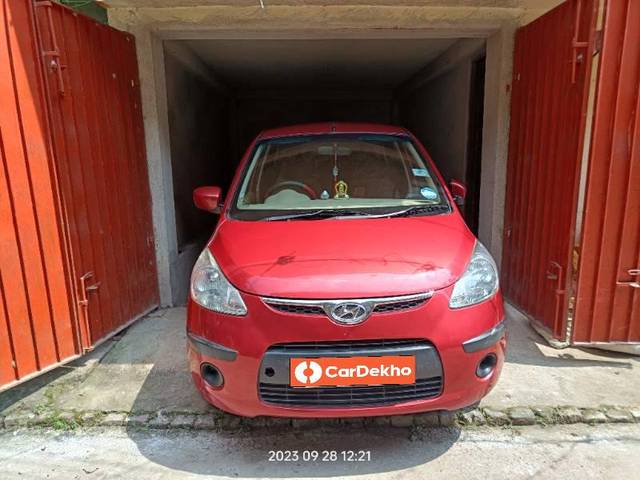 https://images10.gaadi.com/usedcar_image/3595073/original/processed_d03321cd-7eef-4107-b148-2dda95fd382d.jpg?imwidth=6400