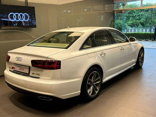 https://images10.gaadi.com/usedcar_image/3595110/original/processed_img2879590__usedcar_whatsappimage2023_07_16at61756pm_2879590_1695885002.jpeg?imwidth=6401