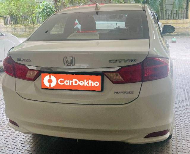 https://images10.gaadi.com/usedcar_image/3595210/original/processed_1ea0c0fc-f44f-4157-a966-31cf297e79a3.jpeg?imwidth=6402