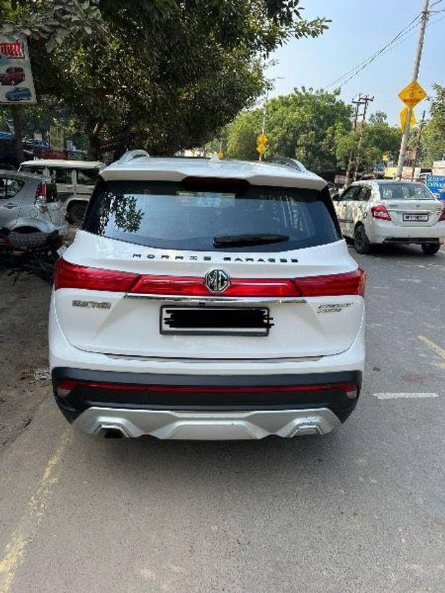https://images10.gaadi.com/usedcar_image/3595227/original/processed_b5581ce9-2573-432b-8d0b-689498c71ba6.jpeg?imwidth=6401