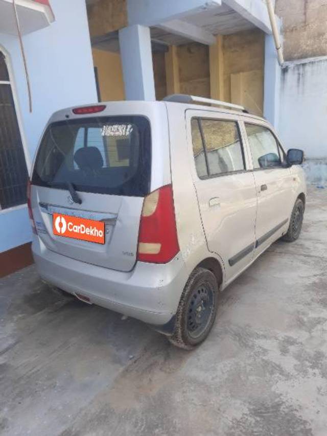 https://images10.gaadi.com/usedcar_image/3595231/original/processed_eef4fbc9-8bf5-4a2a-8a06-bd89aa9d887e.jpg?imwidth=6401