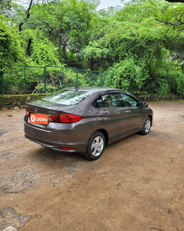 https://images10.gaadi.com/usedcar_image/3595377/original/processed_img2879712__used_car_2879712_1695893330.jpg?imwidth=6402