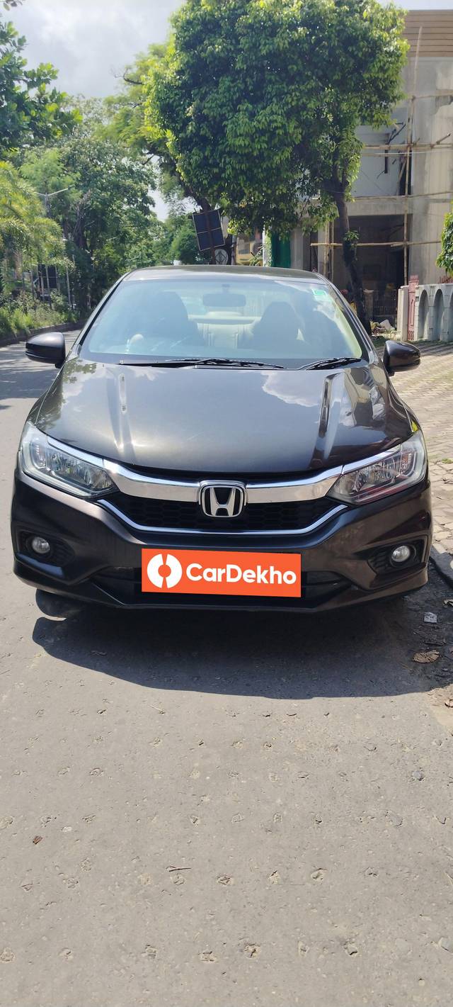 https://images10.gaadi.com/usedcar_image/3595432/original/processed_img2879747__used_car_2879747_1695894383.jpg?imwidth=6400