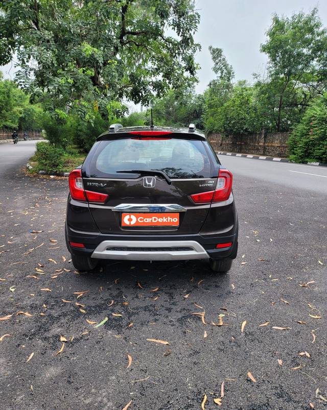 https://images10.gaadi.com/usedcar_image/3595455/original/processed_img2879761__used_car_2879761_1695895050.jpg?imwidth=6402