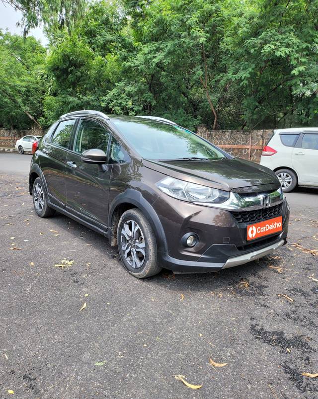 https://images10.gaadi.com/usedcar_image/3595455/original/processed_img2879761__used_car_2879761_1695895067.jpg?imwidth=6400