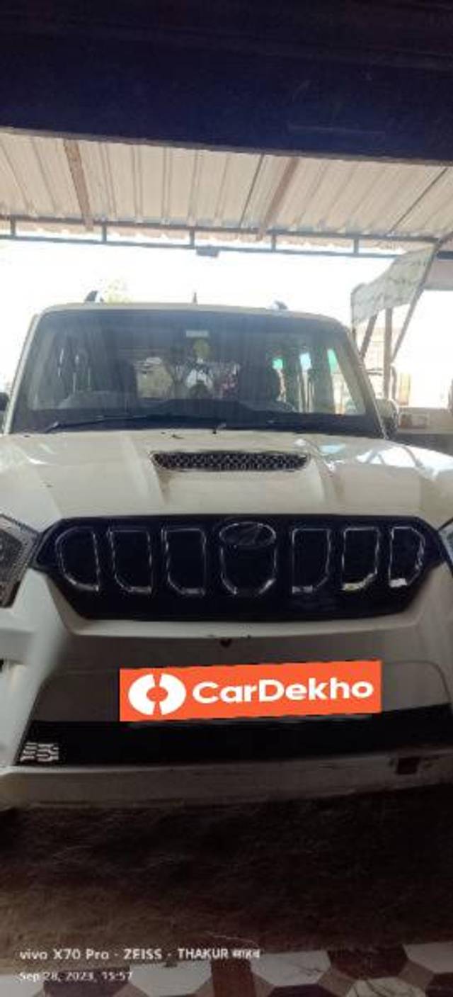 https://images10.gaadi.com/usedcar_image/3595496/original/processed_c6fa734c-5e5a-43e9-80b3-2e7cce669c6c.jpg?imwidth=6400