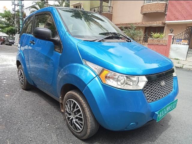 https://images10.gaadi.com/usedcar_image/3595703/original/587658__front_right_view-20230928170241.jpg?imwidth=6400