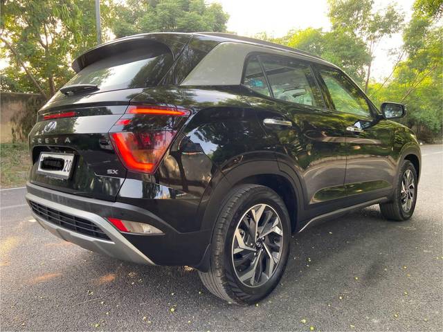 https://images10.gaadi.com/usedcar_image/3595753/original/processed_img2879940__used_car_2879940_1695903192.jpg?imwidth=6402
