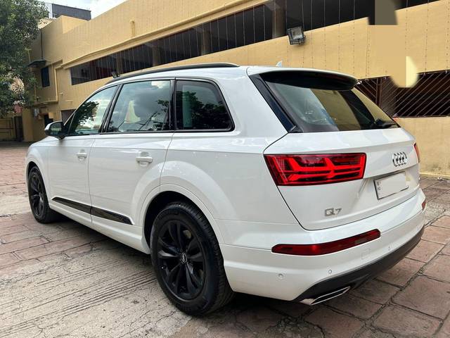 https://images10.gaadi.com/usedcar_image/3595855/original/processed_img2880007__used_car_2880007_1695907052.jpg?imwidth=6402
