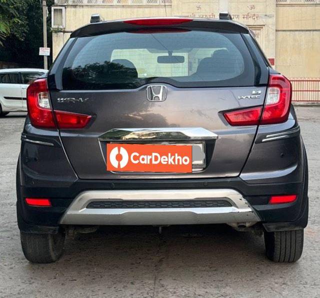 https://images10.gaadi.com/usedcar_image/3595930/original/processed_15447fc7-9fa1-4920-8dba-23af68cca321.jpeg?imwidth=6401