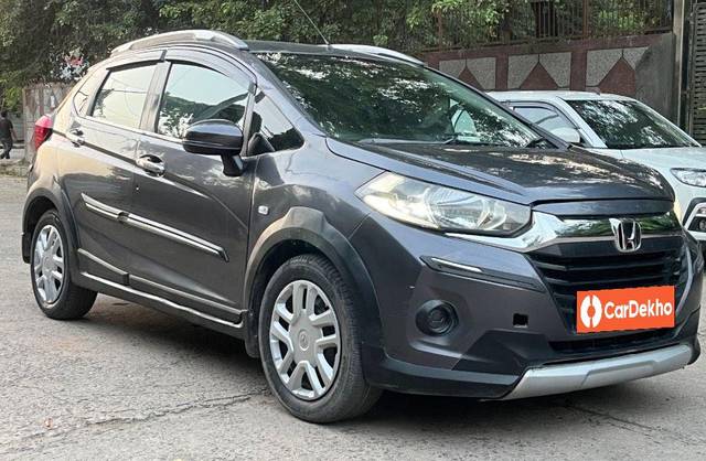 https://images10.gaadi.com/usedcar_image/3595930/original/processed_4c3b8719-d74e-4f69-ae15-d30b67fba0f6.jpeg?imwidth=6400