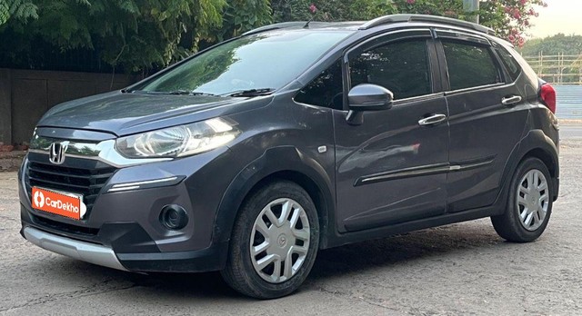 https://images10.gaadi.com/usedcar_image/3595930/original/processed_d67e791b-afa9-4e15-bfc2-351d3fc72521.jpeg?imwidth=6402